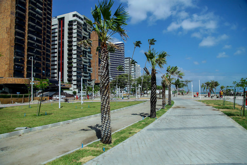 Avenida Beira Mar em Fortaleza - calçada